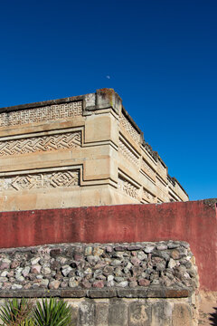 Templo de Mitla en Oaxaca con grecas en piedra