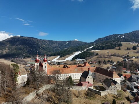 Kultur & Stille: Ein Tag im Stift Lambrecht