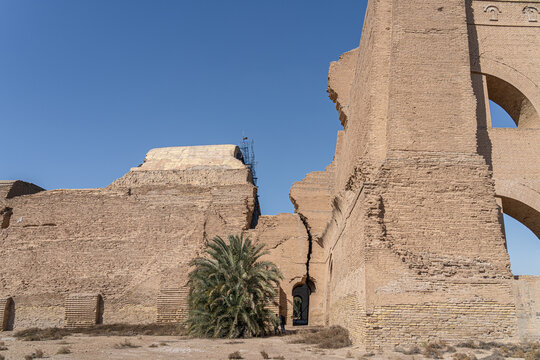 6th century monumental brick arch of the Sassanian palace Iwan Kisra, al-Mada'in, Iraq