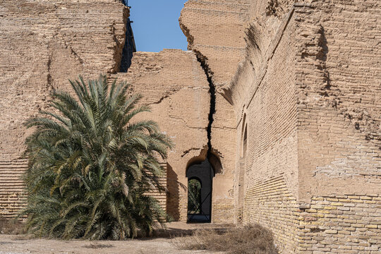 6th century monumental brick arch of the Sassanian palace Iwan Kisra, al-Mada'in, Iraq