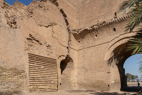 6th century monumental brick arch of the Sassanian palace Iwan Kisra, al-Mada'in, Iraq