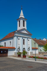 Obraz premium White church at Kosuth ter square in Sarvar, Hungary