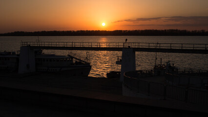 Obraz premium Sunset over the river Volga. Samara, Russia.