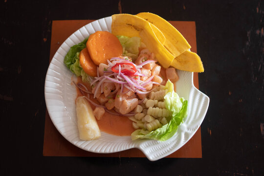 Ceviche completo con camote, platano, yuca