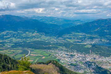 Obraz premium Panorama view of Spittal an der Drau and Millstatter see lake in