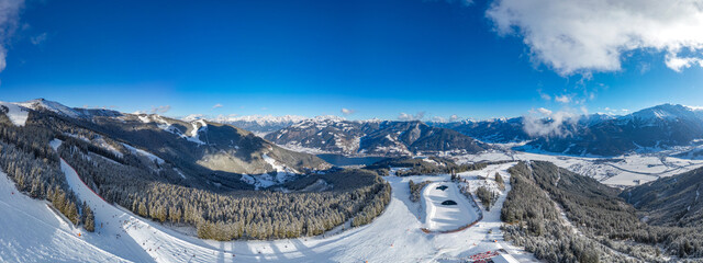 Sunny day at Schmittenhohe ski resort in Austria © dudlajzov