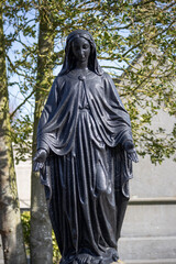 Naklejka premium Black metal statue of the Virgin Mary with open arms