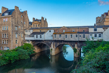 Obraz premium Sunset view of Pulteney bridge in Bath, England