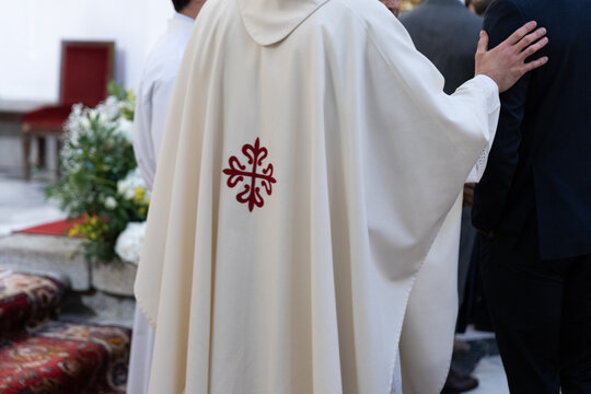 house of god, religiones, gente, sacerdote, cultura, f&eacute;, beldad, arte, sacerdote, religioso, cat&oacute;lico, misa, ceremonia, altar, ara , bendici&oacute;n