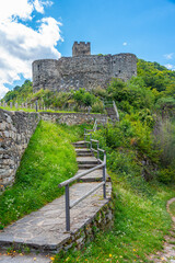 Fototapeta premium Hinterhaus castle overlooking Spitz an der Donau village in Aust