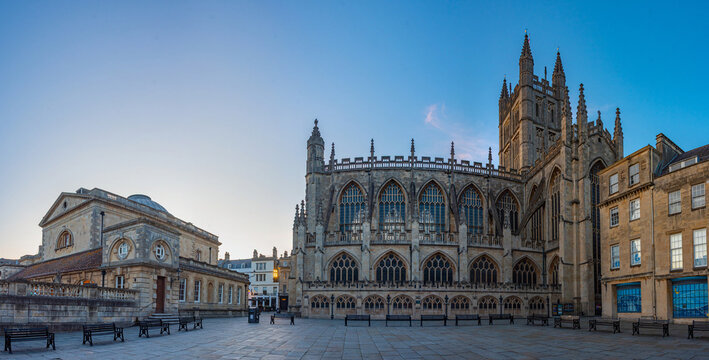 Sunset view of Bath abbey in England