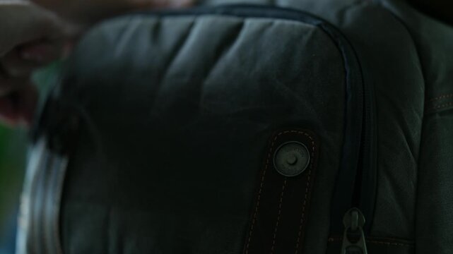 I open and close the zipper on the bag with two buttons