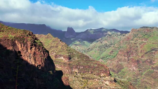 Panorama vom Barranco de Guarimiar mit dem Roque de Agando auf La Gomera