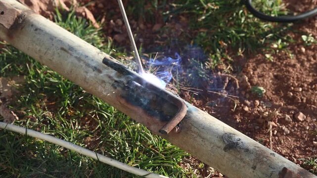 Welding process with bright sparks and smoke