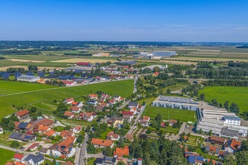 Naklejka premium Die Gemeinde Stetten bei Mindelheim im schwäbischen Unterallgäu aus der Vogelperspektive