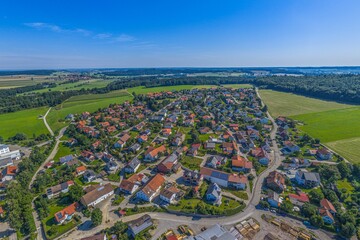 Naklejka premium Die Gemeinde Stetten bei Mindelheim im schwäbischen Unterallgäu aus der Vogelperspektive