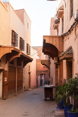 Fototapeta premium Narrow Alleyway in Historic Marrakech Medina in Morocco