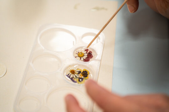 A master class on making jewelry from epoxy resin. Close-up
