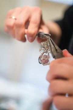 A master class on making jewelry from epoxy resin. Close-up