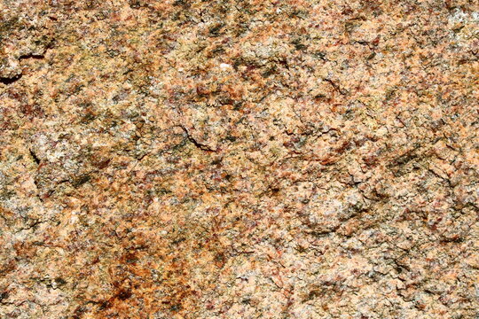 gro&szlig;e Steine und Findlinge in der Mauer einer alten Feldsteinkirche, als Struktur und Hintergrund, Nahaufnahme