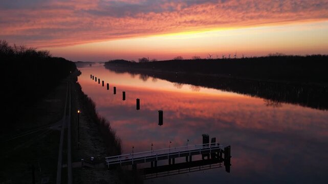 Sonnenaufgang am Nord-Ostsee-Kanal