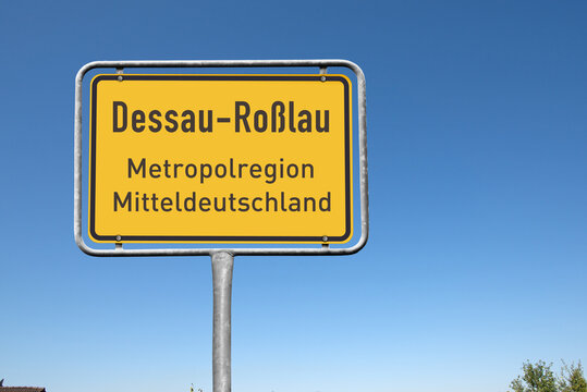 Werbetafel, Dessau-Ro&szlig;lau, Metropolregion Mitteldeutschland, (Symbolbild)