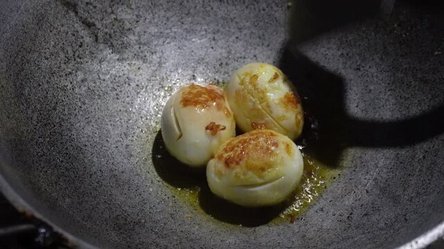 Indian tawa egg fry anda masala spicy street style egg cooking