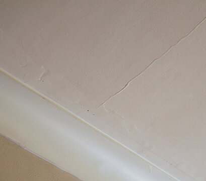 Cracks and damage in ceiling plaster
