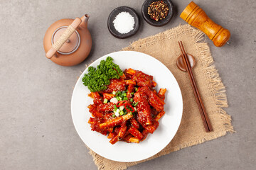 돼지고기의 갈비의 등 쪽에 붙어 있는 부분. 또는 등에 붙은 갈비. The part of pork ribs attached to the back. Or ribs attached to the back.   © jinho Park