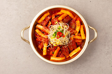 돼지고기의 갈비의 등 쪽에 붙어 있는 부분. 또는 등에 붙은 갈비. The part of pork ribs attached to the back. Or ribs attached to the back.   © jinho Park