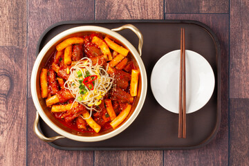 돼지고기의 갈비의 등 쪽에 붙어 있는 부분. 또는 등에 붙은 갈비. The part of pork ribs attached to the back. Or ribs attached to the back.   © jinho Park