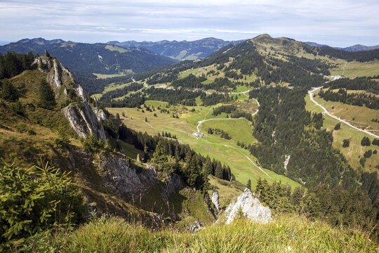 View from Besler to Grasgehren, Riedbergpass and Riedberger Horn, left summit of Besler ridge, near Obermaiselstein, Oberallg&auml;u, Allg&auml;u Alps, Allg&auml;u, Bavaria, Germany