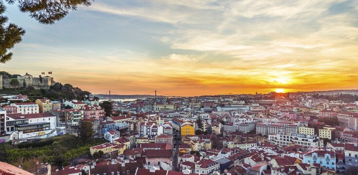 View across Lisbon, S&atilde;o Jorge Castle, sunset, Gra&ccedil;a viewpoint, Lisbon, Portugal