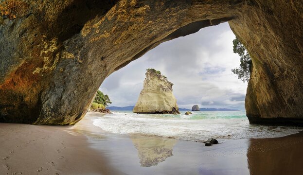 Cathedral Cave with detached calcareous sandstone rocks, Cathedral Cove Beach, Mercury Bay, Te Whanganui-A-Hei, Hahei, Coromandel Peninsula, North Island, New Zealand