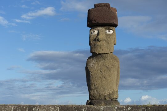Moai wearing a Pukao topknot, Tahai ceremonial complex, Hanga Roa, Rapa Nui National Park, Unesco World Heritage Site, Easter Island, Chile