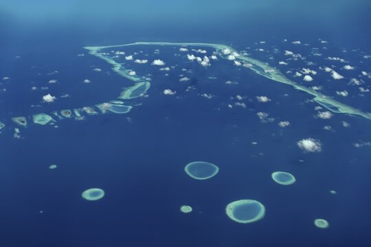Small ring reefs, remains of sunken islands, eastern foothills of Vaavu Atoll or Felidhu Atoll, Indian Ocean, Maldives