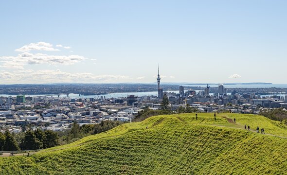 View from Mount Eden, volcanic craters, skyline with skyscrapers, Auckland Region, North Island, New Zealand