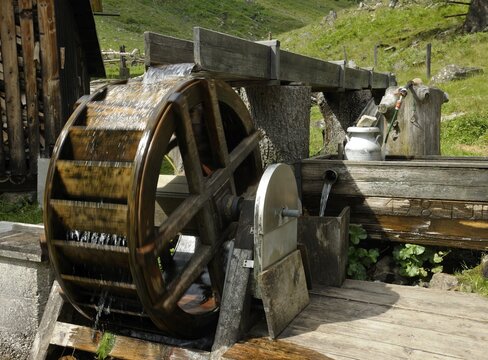 Waterwheel at the Harmeralm mountain lodge, Naturpark Soelktoeler nature park, Schladminger Tauern mountains, Styria, Austria, Europe