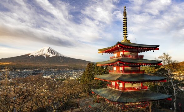 Five-storey pagoda, Chureito Pagoda, overlooking Fujiyoshida City and Mount Fuji Volcano, Yamanashi Prefecture, Japan