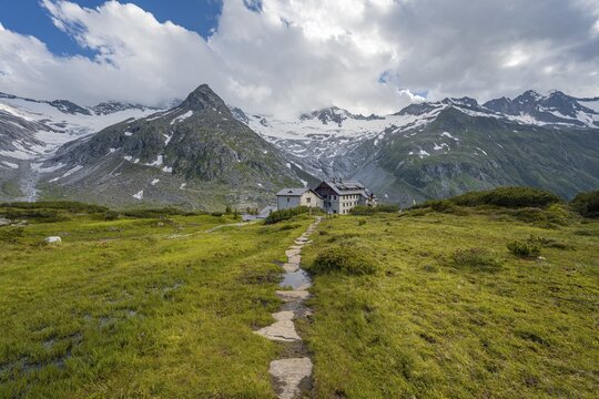 Route to the Berliner H&uuml;tte on the Berliner H&ouml;henweg, Steinmandl mountain peak, Waxeggkees and Hornkees glaciers, Zillertal Alps, Zillertal, Tyrol, Austria
