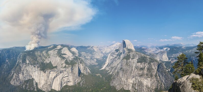 View from Glacier Point to the Yosemite Valley, forest fire with smoke, left Half Dome, Yosemite National Park, California, USA