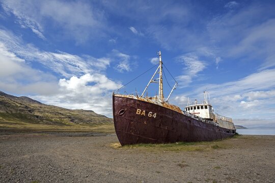 Steel ship Gardar BA 64, shipwreck from 1912, at road 612, near Patreksfj&ouml;rdur, Westfjorde, Iceland
