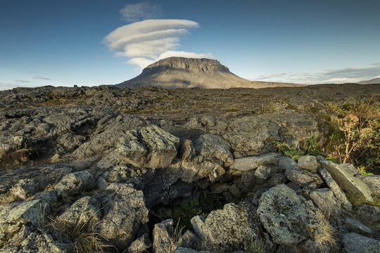 Hiding place of Fjalla-Eyvindur, actually Eyvindur J&oacute;nsson, outlaw, Her&eth;ubrei&eth;arlindir oasis, in the background table volcano Her&eth;ubrei&eth; or Herdubreid, Icelandic highlands, Iceland