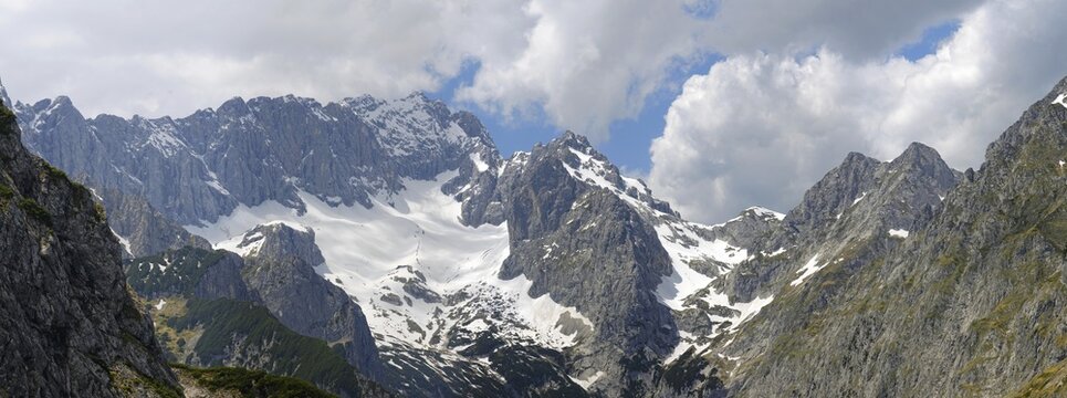 Summit of the Zugspitze with H&ouml;llentalferner, Hammerbach, Garmisch-Partenkirchen District, Upper Bavaria, Bavaria, Germany