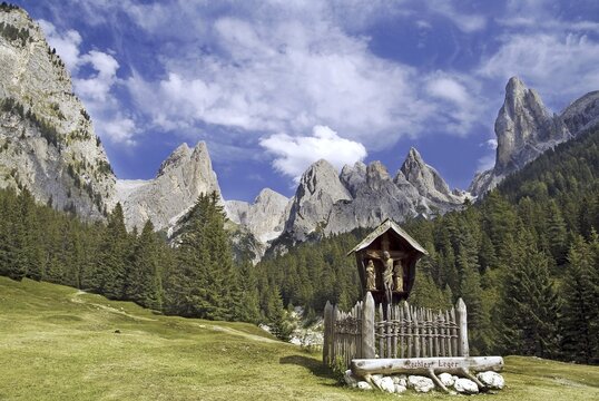 Wayside cross in Tschamin Valley, St Zyprian, South Tyrol, Italy