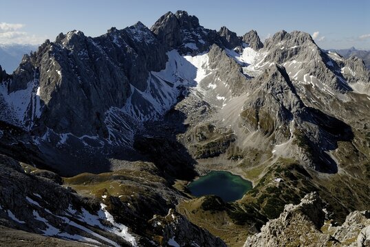 Mieming Mountains, Drachensee (Dragon Lake) and the Coburger Huette (Coburg alpine cabin), Ehrwald, Tirol, Austria, Europe