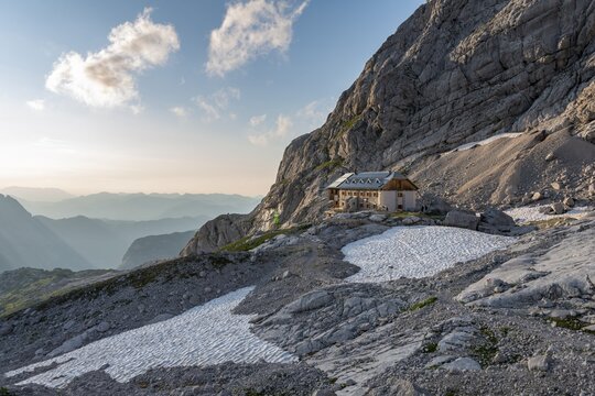 Adamekh&uuml;tte, Alpine Alpine Club Mountain Hut, Hoher Dachstein, Salzkammergut, Upper Austria, Austria