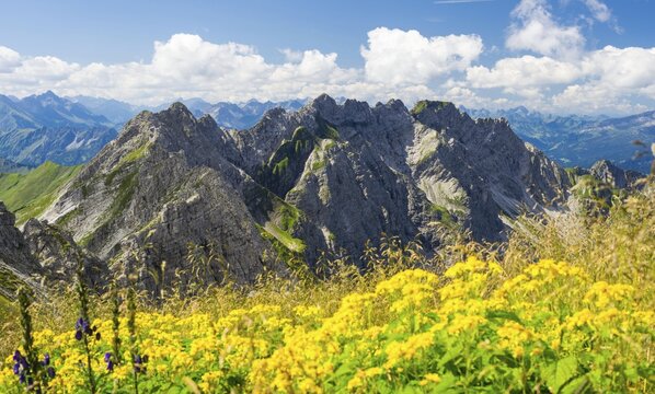 Daumengruppe mountain range, Wengenk&ouml;pfe, Gro&szlig;er Daumen, 2,280 m and Nebelhorn 2,224 m, Allg&auml;u Alps, Allg&auml;u, Bavaria, Germany
