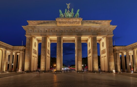 Brandenburg Gate with Quadriga at dusk, Pariser Platz, Berlin, Germany