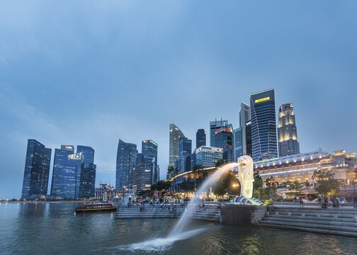 The Merlion, symbol of the city of Singapore, city center skyline, financial center, Finance District, Singapore river, Singapore